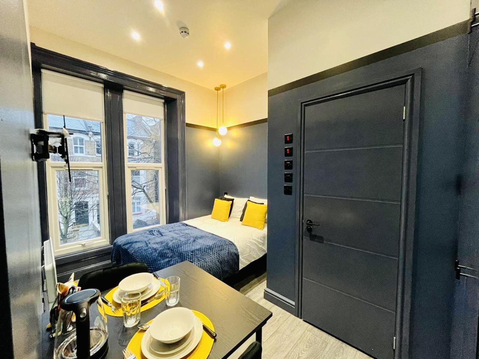 Gasthuis 39 Blue House Luxury Ensuite Ideal For Tourists Londen